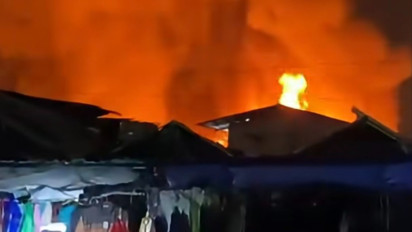 Kebakaran Hebat Landa Kawasan Padat Penduduk di Kemayoran, Damkar Jakarta Terjunkan 100 Personel
