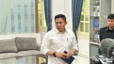 Seskab Teddy Ungkap Fakta Kunjungan Luar Negeri Prabowo: Biaya Tambahan Ditanggung Pribadi