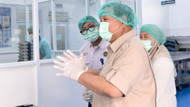Prabowo Sidak Dapur Makan Bergizi Gratis di Palmerah, Cek Langsung dari Green House hingga Meja Makan