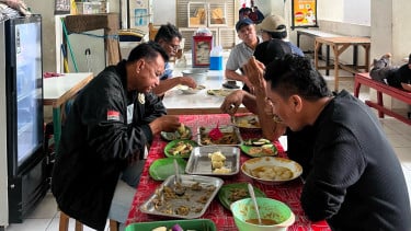 Curhat Pekerja Saat Rupiah Tembus Rp17.855 per Dolar AS: Makan Siang Makin Mahal, Gaji Tetap Segini