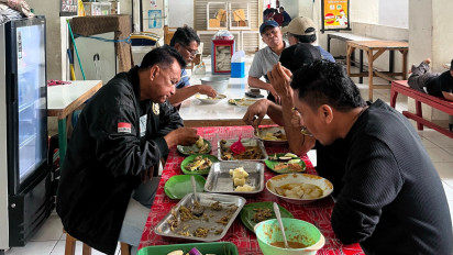 Curhat Pekerja Saat Rupiah Tembus Rp17.855 per Dolar AS: Makan Siang Makin Mahal, Gaji Tetap Segini
