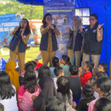 Dirikan Posko Trauma Healing, Pemprov DKI Ajak Anak-anak Korban Kebakaran Kebon Kosong Karaokean