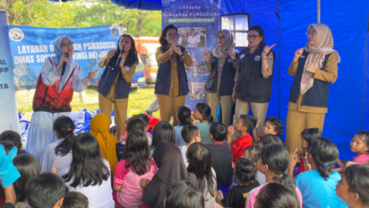 Dirikan Posko Trauma Healing, Pemprov DKI Ajak Anak-anak Korban Kebakaran Kebon Kosong Karaokean