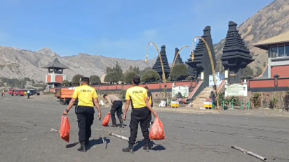 Pasca Yadnya Kasada, Warga hingga Pelaku Jasa Wisata Bersih-Bersih Bromo