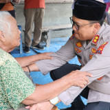 Viral, Minta Tolong Kapolres Langkat, Ibu Ginah Secanggang Disambangi AKBP David Triyo