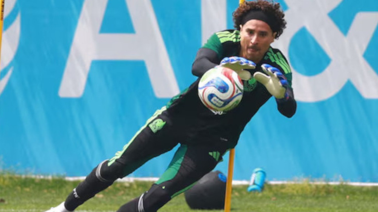 Kiper Meksiko Guillermo Ochoa Bergabung dengan Lionel Messi dan Cristiano Ronaldo yang Masih Bermain di Piala Dunia 2026
            - galeri foto