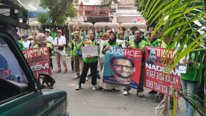 Teriakan Bebaskan Nadiem Makarim Bergema di Pengadilan Tipikor Jakpus