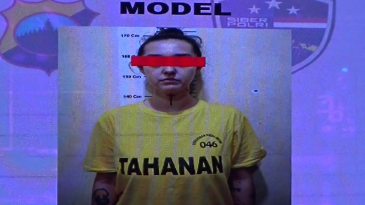 Polda Jateng Sebut Mantan Artis Fabiola Elizabeth Diduga Raup Miliaran Rupiah dari Kasus Love Scamming Internasional
            - galeri foto