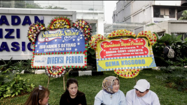 Karangan Bunga Berjajar di Depan Kantor BGN, Ada Yang Terima Kasih ke Presiden Soal Pencopotan Dadan Hindayana