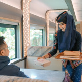 Ada Layanan Dining Car di Kereta Cepat Whoosh yang Dihadirkan KAI Services