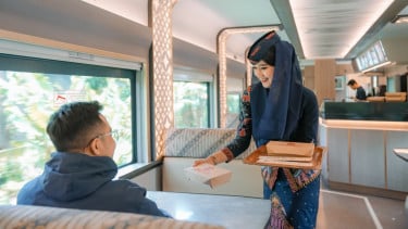 Ada Layanan Dining Car di Kereta Cepat Whoosh yang Dihadirkan KAI Services