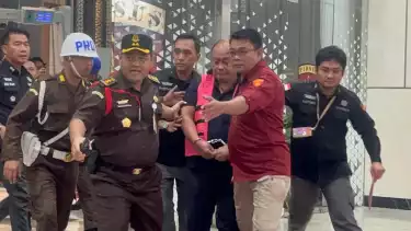 Breaking News! Eks Kepala BGN Dadan Hindayana Resmi Ditahan Kejagung, Tangan Diborgol dan Muka Tertunduk Lesu