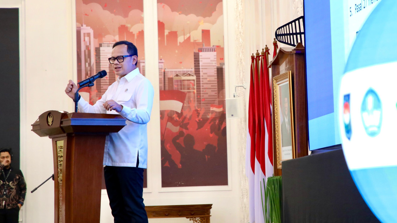 Wamendagri Bima Tegaskan Penurunan Anak Tidak Sekolah Kunci Penting Wujudkan Indonesia Emas 2045
            - galeri foto