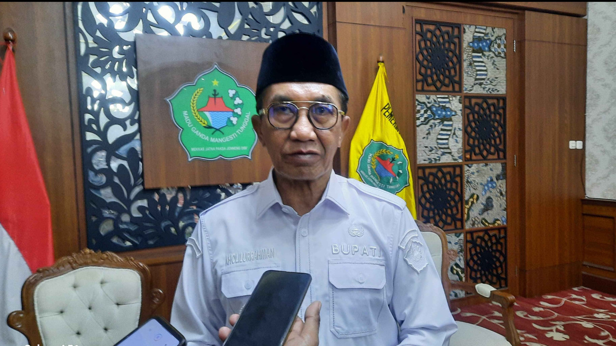Bupati Pamekasan Tolak Tarif Cukai SKM Industri Rokok Kelas III Secara Nasional
            - galeri foto