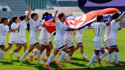 Bikin Merinding! Pemain Bola Wanita Korea Utara Menangis Histeris dan Lompat-lompat saat Didatangi Kim Jong-un