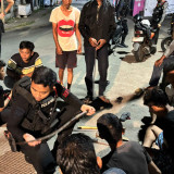 Satbrimob Polda Metro Jaya Ringkus Dua Pemuda Diduga Hendak Tawuran di Bekasi, Barbuk Sajam-Stik Golf Disita