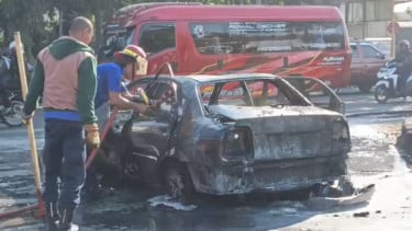 Sedan Terbakar Usai Isi BBM di SPBU Probolinggo, Polisi Temukan Delapan Drum Bahan Bakar