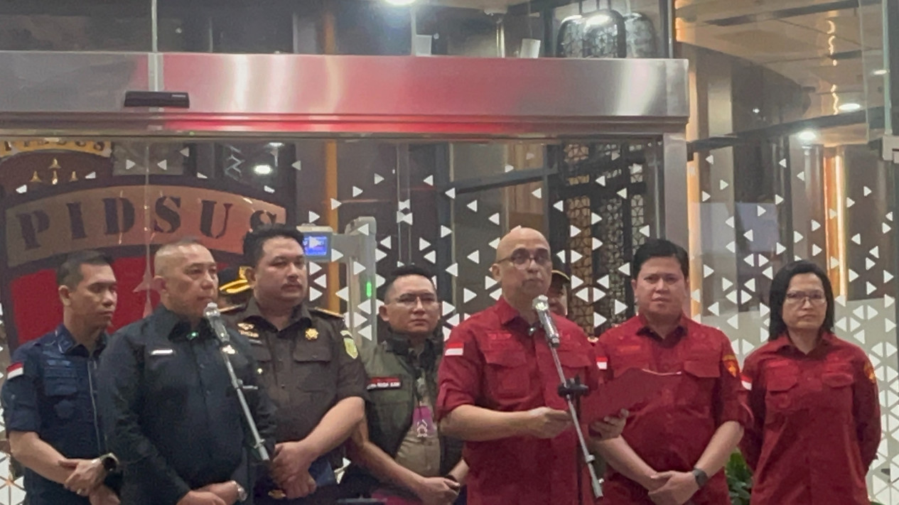 Usut Dugaan Korupsi Tata Kelola Program MBG, Kejagung Masih Geledah Beberapa Lokasi
            - galeri foto