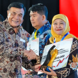 Alhamdulillah, Pemprov Jatim Raih Penghargaan Kemendagri Kategori Pemda Terbaik dalam Penurunan Pengangguran