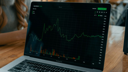 Gejolak Ekonomi Dunia Ubah Strategi Investasi Masyarakat