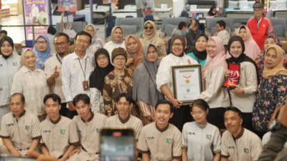 Pijat Lansia Serentak di 23 Kota Catat Rekor MURI