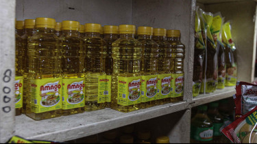Lensa Berbicara: Harga Minyak Goreng Melambung, Toko Sembako Sepi Pembeli