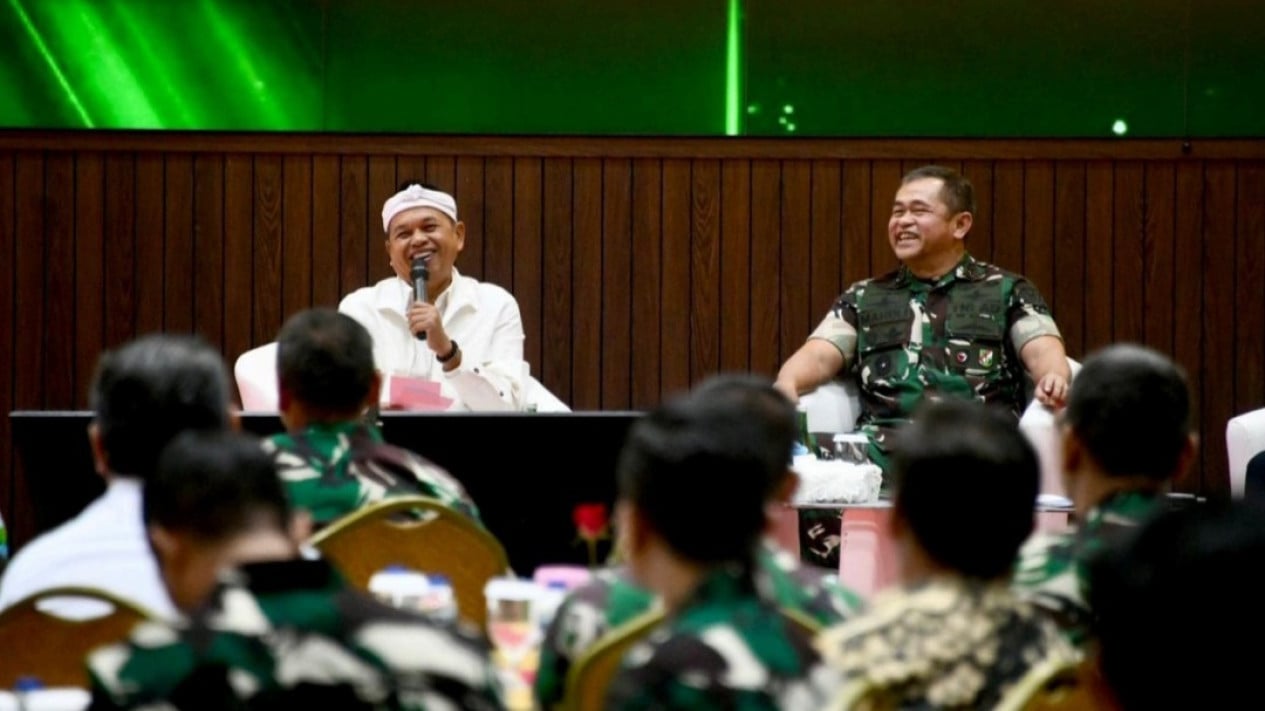 Atasi Elnino Godzila dan Sampah di Jabar, KDM Pimpin Rakor dengan TNI dan BMKG
            - galeri foto