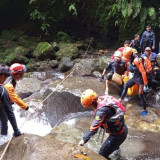 Basarnas Temukan Warga Jakarta Timur Korban Tenggelam di Curug Ciparay, Diduga Sempat Terseret Arus di Pusaran Air Deras