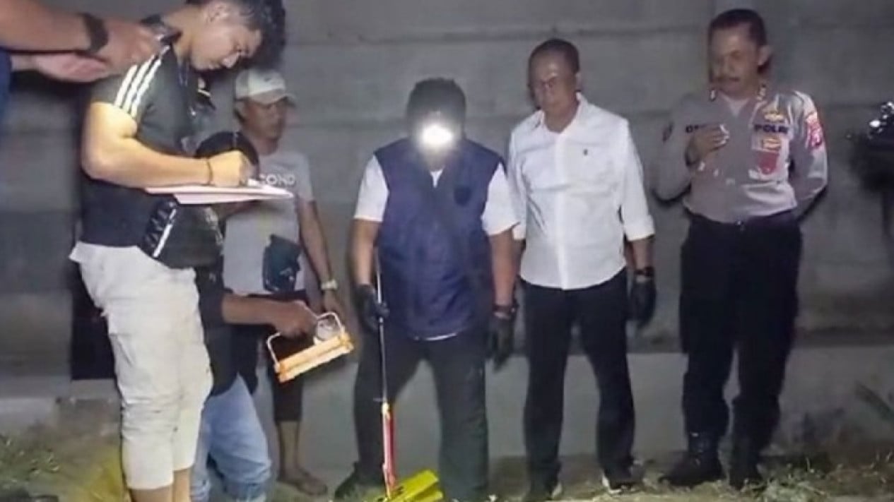 Seorang Bidan Diduga Jadi Korban Pembunuhan di Drainase Situbondo, Polisi Gelar Olah TKP
            - galeri foto