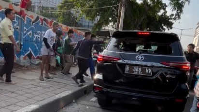 Viral! Mobil Fortuner Hancur Diamuk Massa Diduga Akibat Tabrak Lari di Tanah Abang, Ini Faktanya