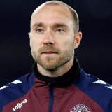 Update Kabar Christian Eriksen Usai Kolaps di Lapangan: Sudah Membaik dan Berjalan Sendiri