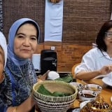 Momen Akrab Dedi Mulyadi dengan Ibunda Seskab Teddy, Makan Bareng hingga Sapa Warga Manado
