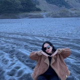 Fenomena Embun Es Selimuti Gunung Bromo, Wisatawan Berburu Momen Langka
