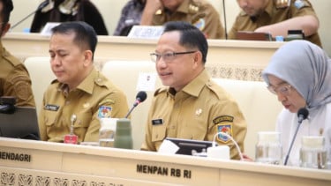 Rapat Bersama DPR RI, Mendagri Uraikan Solusi Penataan PPPK di Daerah