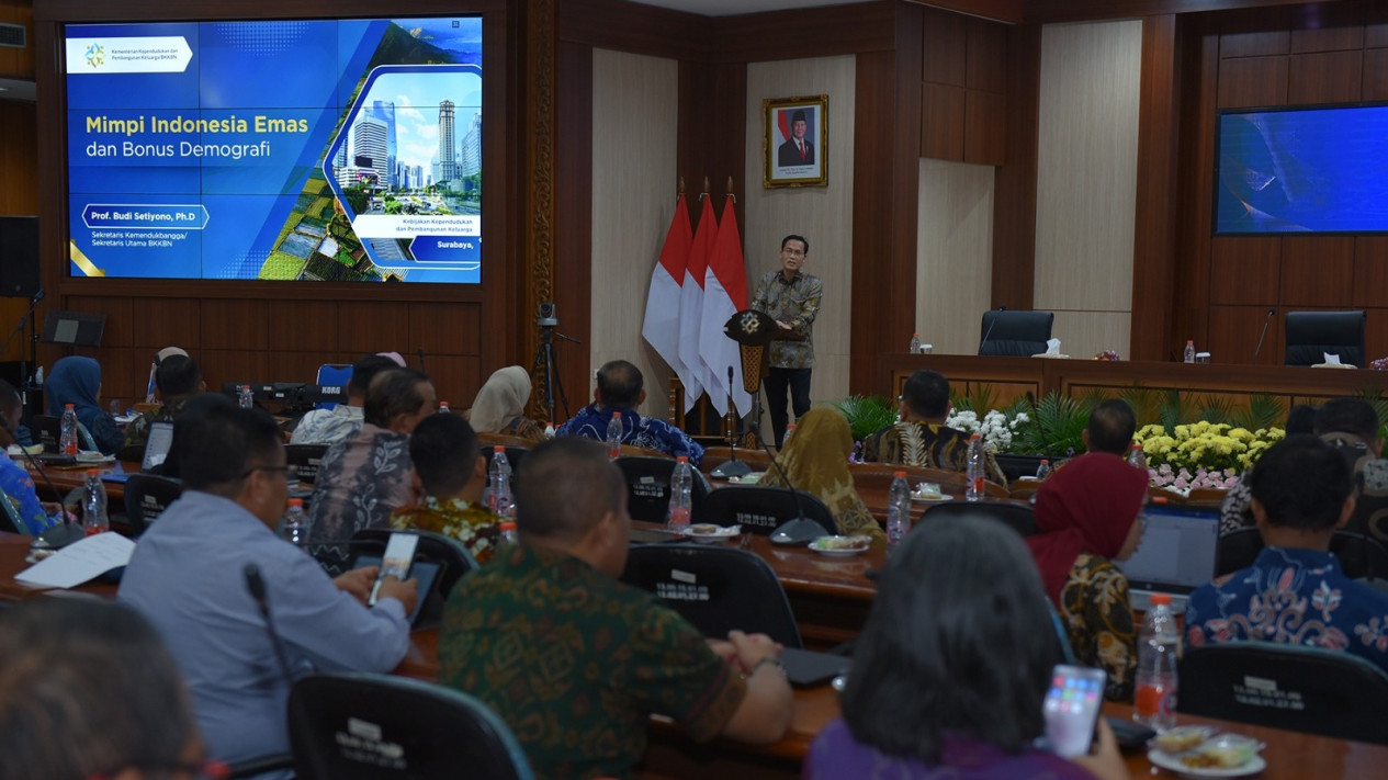HIV/AIDS di Indonesia: Epidemi yang Mengancam Bonus Demografi
            - galeri foto
