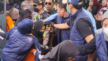 13 Tersangka Dugaan Kekerasan Daycare Little Aresha Tiba di TKP, Disambut Teriakan dan Amukan Orang Tua Korban