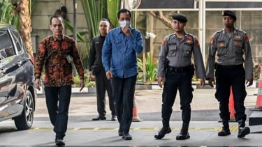 Lensa Berbicara: Bupati Muara Enim Edison Tiba di KPK Usai Terjaring OTT