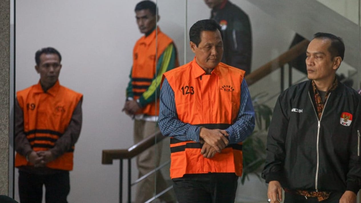 Lensa Berbicara: Bupati Muara Enim Kenakan Rompi Tahanan KPK Usai OTT
            - galeri foto