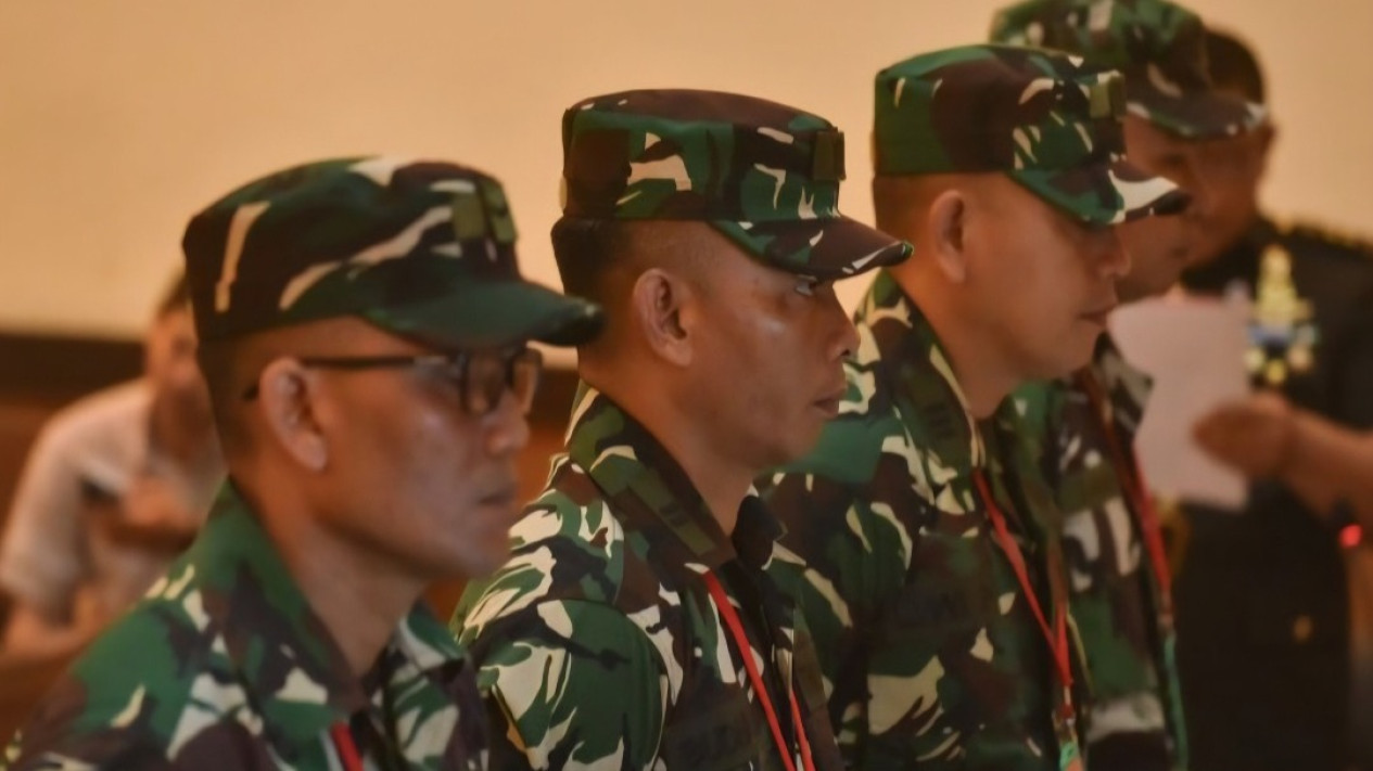 Empat Personel TNI Hadapi Sidang Putusan Kasus Penyiraman Andrie Yunus
            - galeri foto