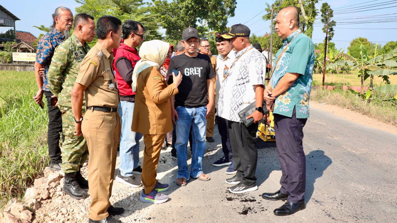 Respon Protes Warga, Pemprov Jateng Berjanji Jalan Randublatung-Cepu Blora Mulus Tanpa Lubang Tahun Ini
            - galeri foto