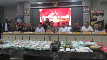 Dijanji Imbalan Rp900 Juta, 5 Pelaku Ditangkap Usai Selundupkan Sabu 40 Kg dari Malaysia ke Parepare