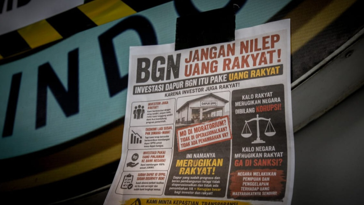 Koalisi MBG Watch Segel Kantor BGN, Celah Praktik Korupsi Turut Jadi Sorotan
            - galeri foto