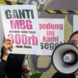 Lensa Berbicara: Aksi Unjuk Rasa Desak Pembenahan Program MBG di Kantor BGN