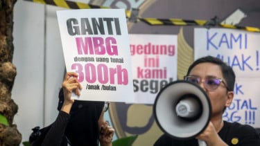 Lensa Berbicara: Aksi Unjuk Rasa Desak Pembenahan Program MBG di Kantor BGN