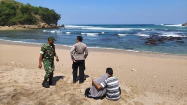 Dua Santri Asal Kediri Terseret Ombak di Pantai Pangi Blitar, Satu Masih Dalam Pencarian
