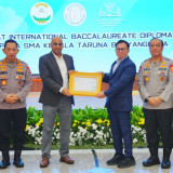 Terima Sertifikat IBDP SMA KTB, Kapolri: Cetak Generasi Muda untuk Wujudkan Indonesia Emas 2045