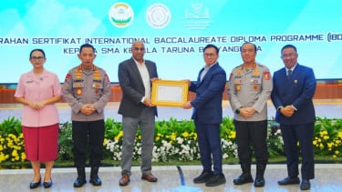 Terima Sertifikat IBDP SMA KTB, Kapolri: Cetak Generasi Muda untuk Wujudkan Indonesia Emas 2045