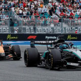 Kesulitan Bersaing di Barisan Depan, Bos McLaren Soroti Perbedaan Mesin Mercedes yang Mereka Gunakan di F1 2026