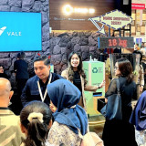 Kunjungi Booth MINERALive, Menteri LH sebut Dunia Usaha Kunci Percepat Teknologi Bersih dan Ekonomi Sirkular