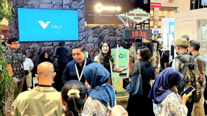 Kunjungi Booth MINERALive, Menteri LH sebut Dunia Usaha Kunci Percepat Teknologi Bersih dan Ekonomi Sirkular
